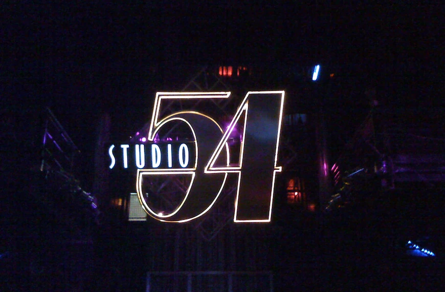 the studio 54 logo in light art